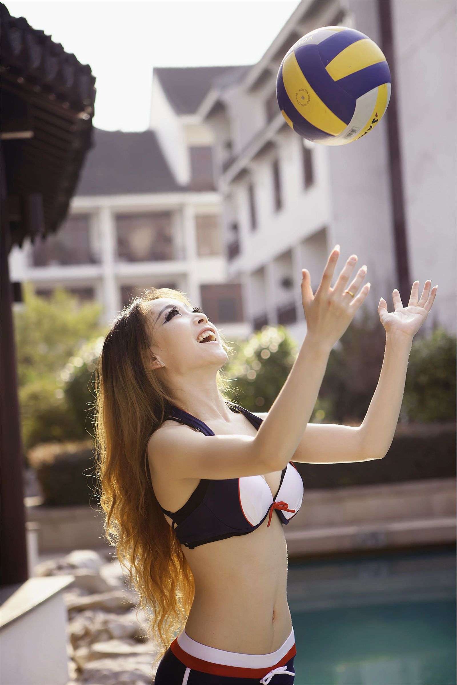 美女妖冶白皙美人泳装写真